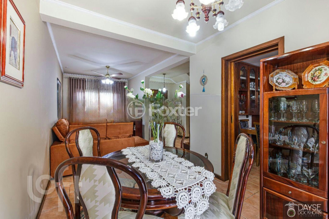Casa à venda com 3 quartos, 225m² - Foto 2