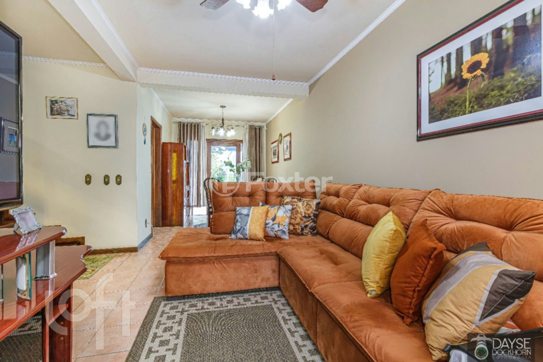 Casa à venda com 3 quartos, 225m² - Foto 1