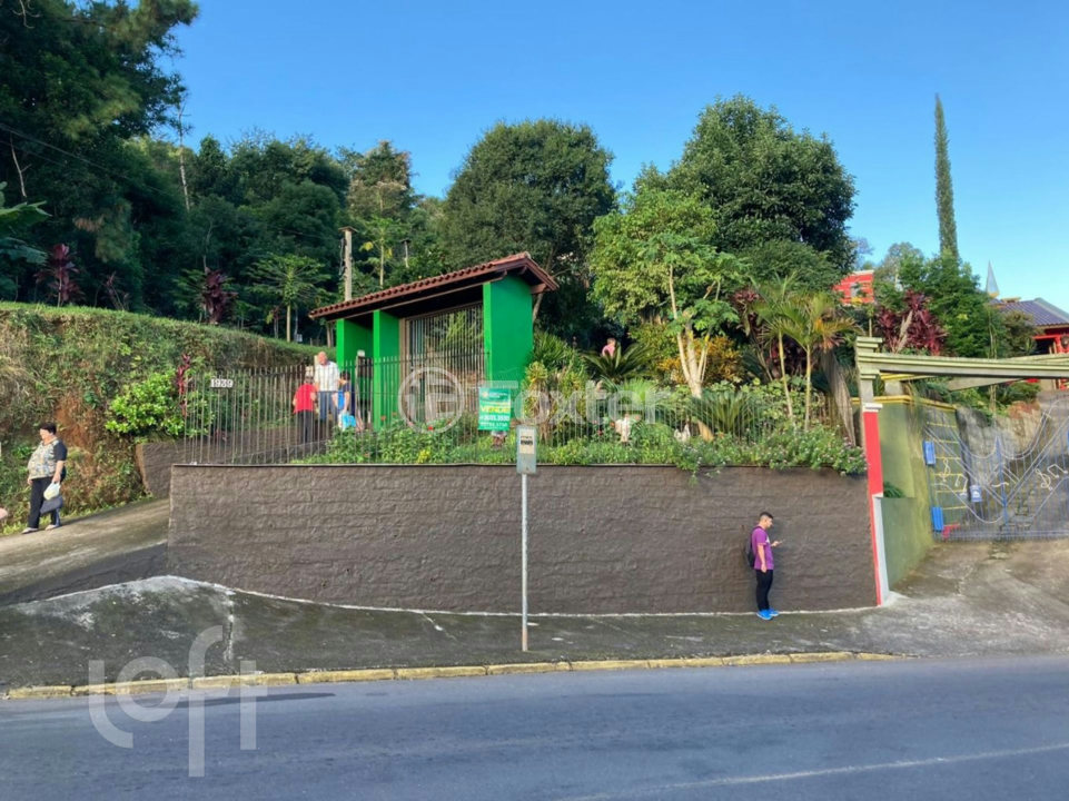 Casa à venda com 6 quartos, 120m² - Foto 3