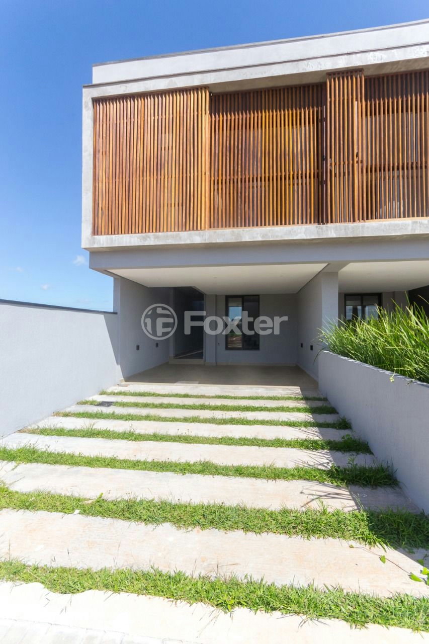 Casa à venda com 3 quartos, 137m² - Foto 1