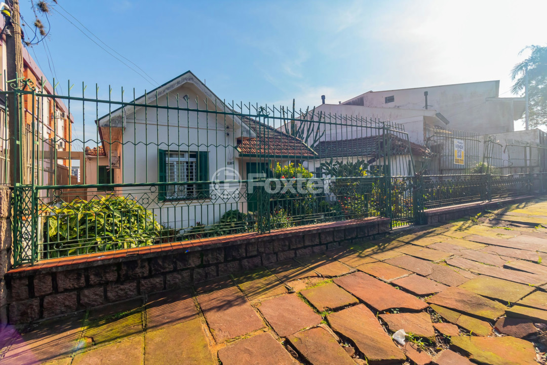 Casa à venda com 4 quartos, 149m² - Foto 1