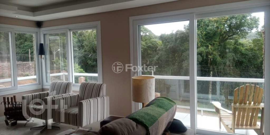 Casa à venda com 4 quartos, 250m² - Foto 1