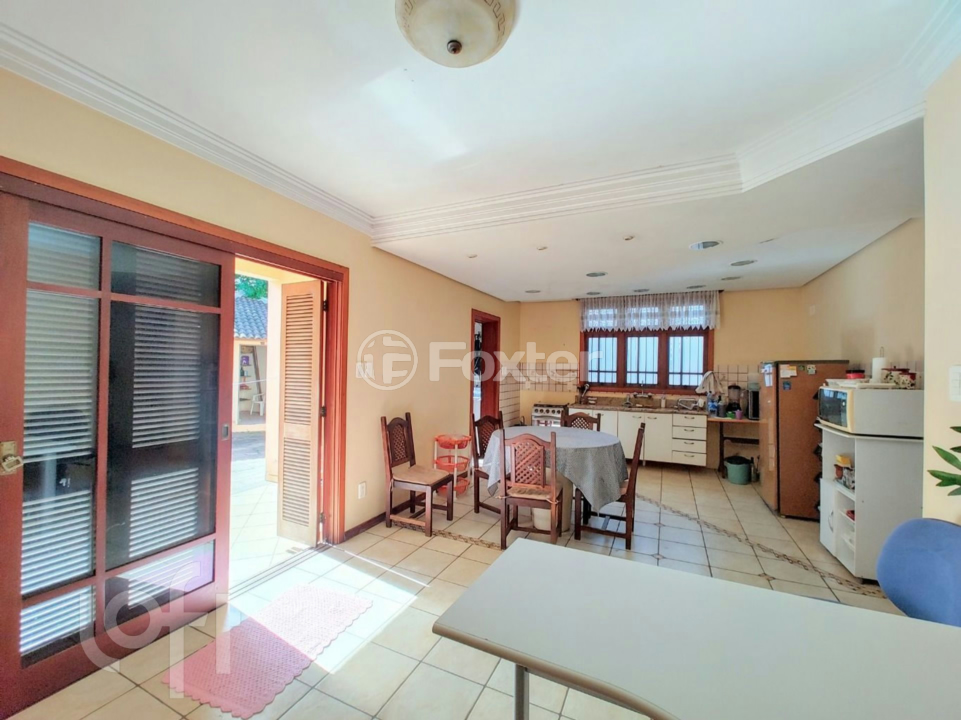 Casa à venda com 4 quartos, 334m² - Foto 4