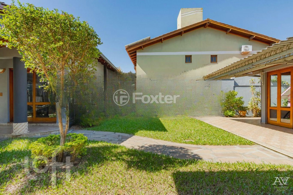 Casa à venda com 3 quartos, 274m² - Foto 1