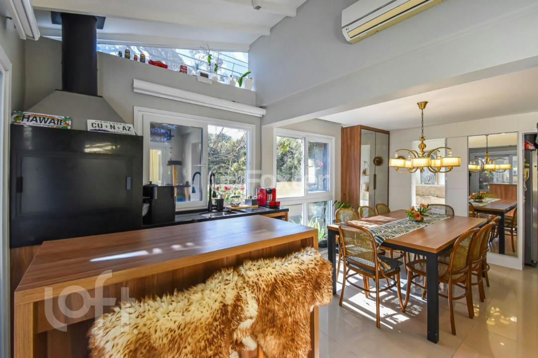 Casa de Condomínio à venda com 4 quartos, 209m² - Foto 1