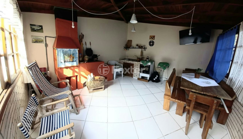 Casa à venda com 3 quartos, 201m² - Foto 1