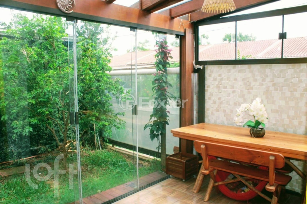 Casa à venda com 3 quartos, 90m² - Foto 1