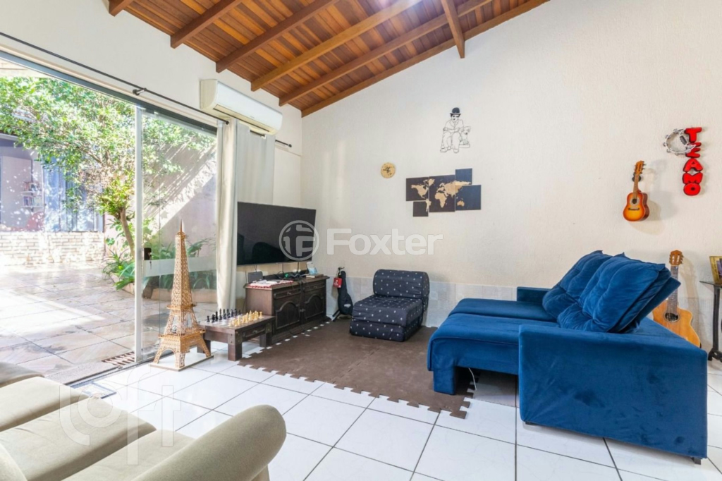 Casa à venda com 3 quartos, 126m² - Foto 1