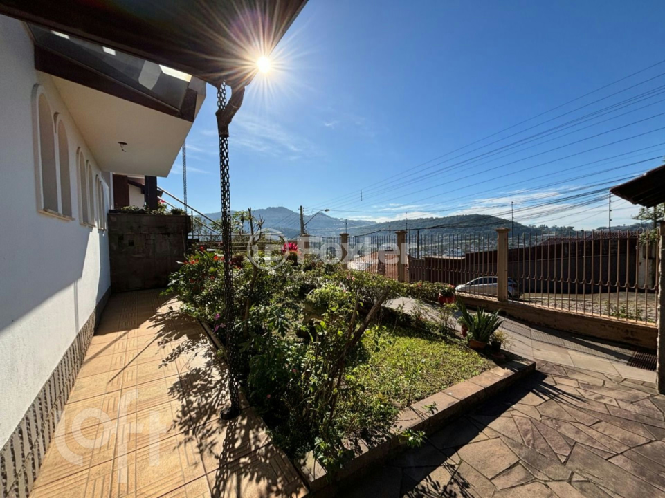 Casa à venda com 5 quartos, 579m² - Foto 2