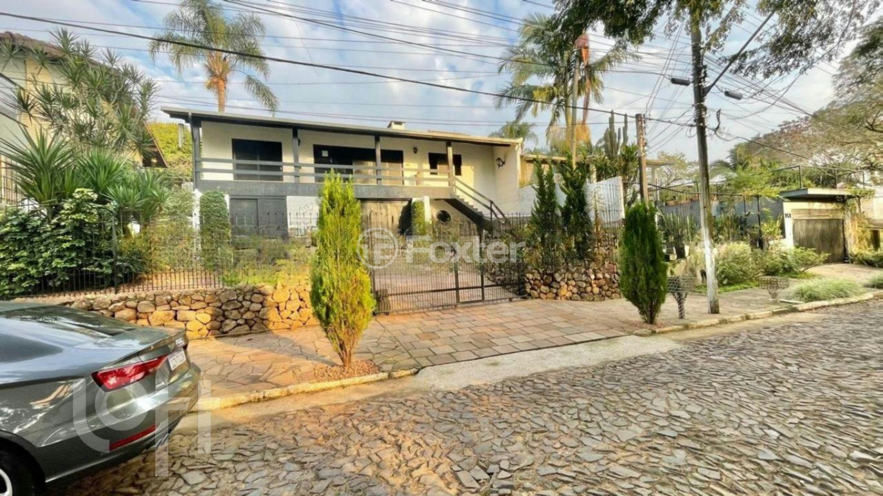 Casa à venda com 3 quartos, 292m² - Foto 1