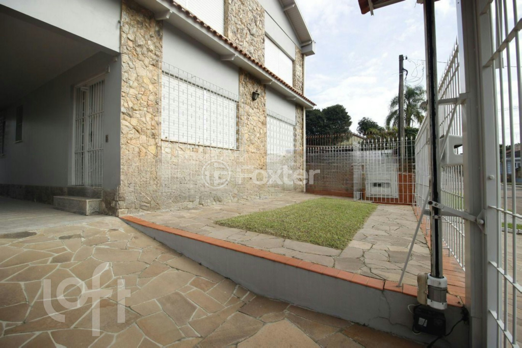 Casa à venda com 5 quartos, 244m² - Foto 1