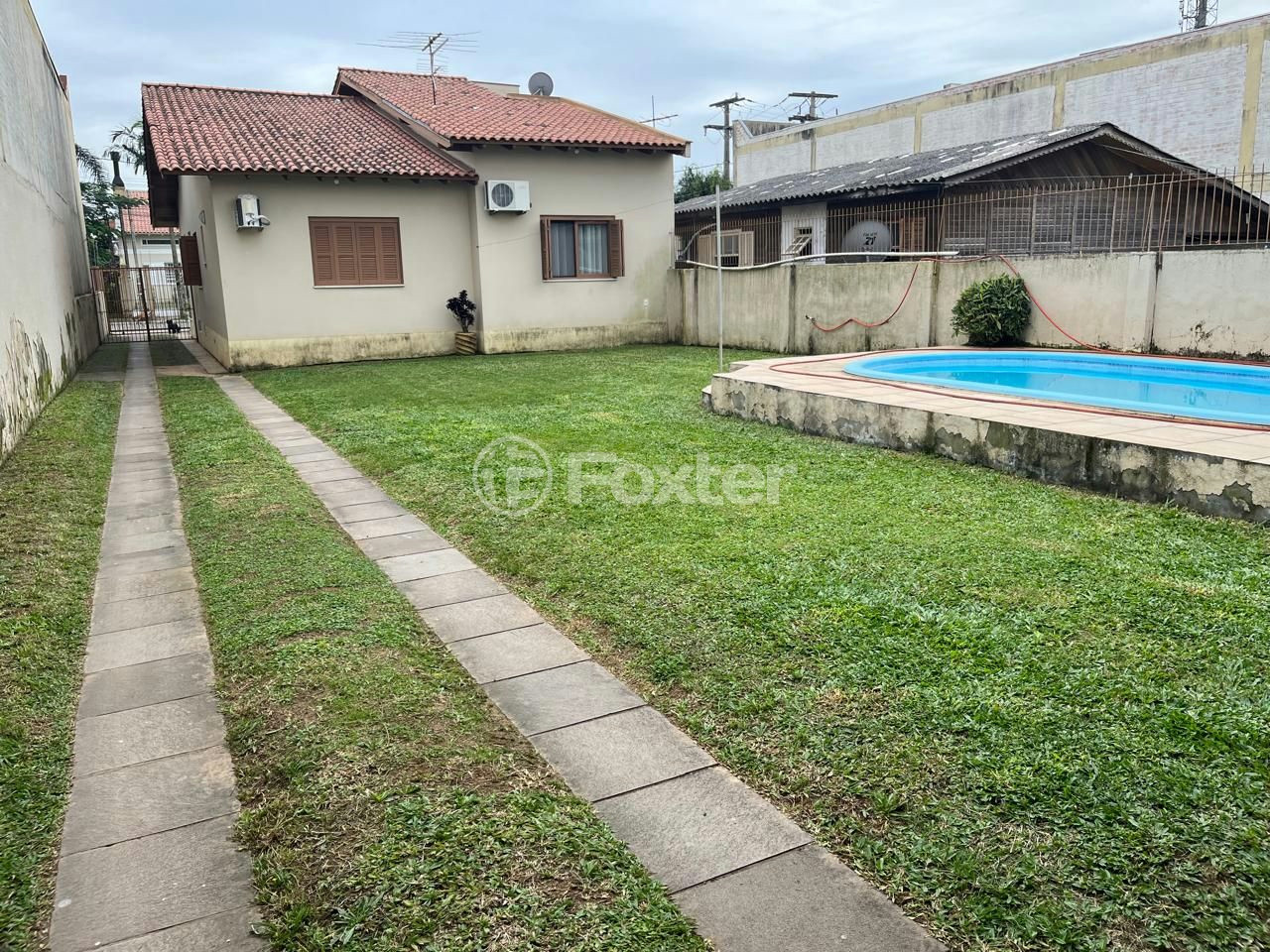 Casa à venda com 3 quartos, 90m² - Foto 1