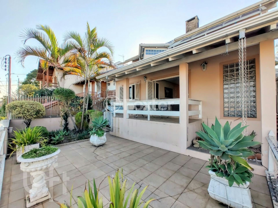 Casa à venda com 4 quartos, 390m² - Foto 1