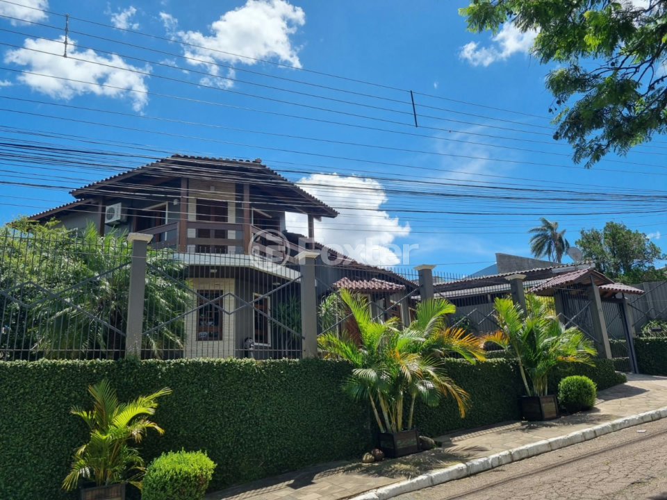 Casa à venda com 3 quartos, 250m² - Foto 1
