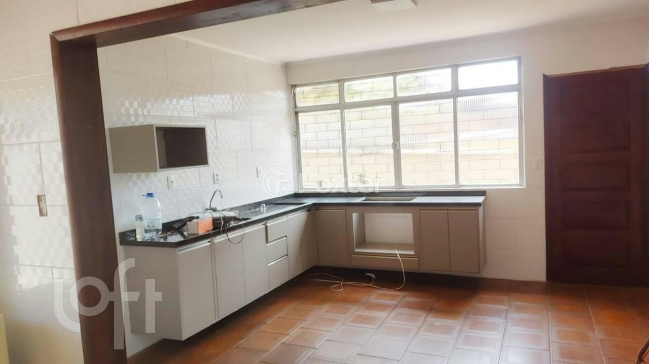 Casa à venda com 4 quartos, 200m² - Foto 2