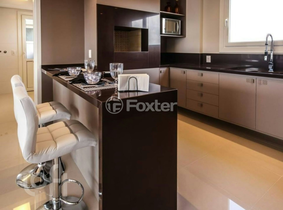 Apartamento à venda com 3 quartos, 131m² - Foto 2