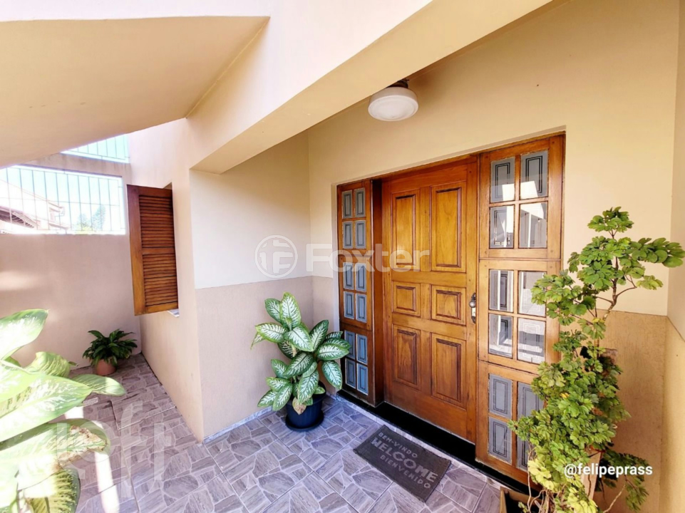 Casa à venda com 6 quartos, 242m² - Foto 1