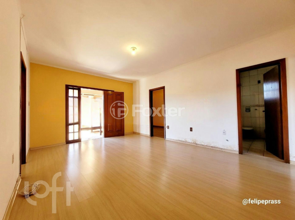 Casa à venda com 6 quartos, 242m² - Foto 3