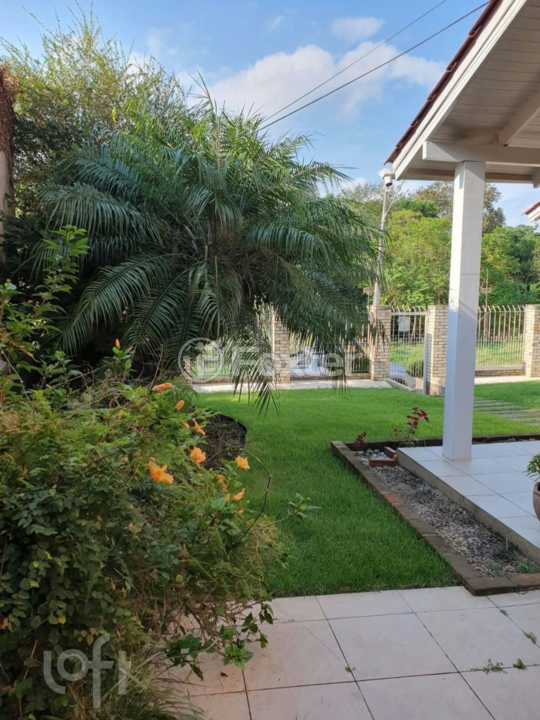 Casa à venda com 4 quartos, 266m² - Foto 2
