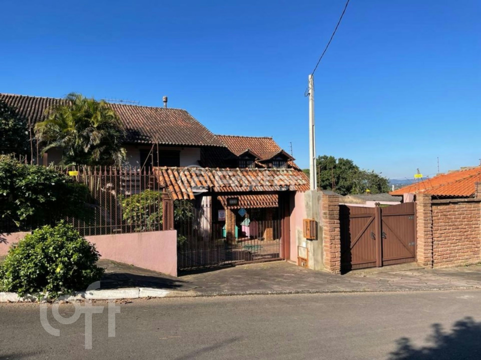 Casa à venda com 5 quartos, 426m² - Foto 2