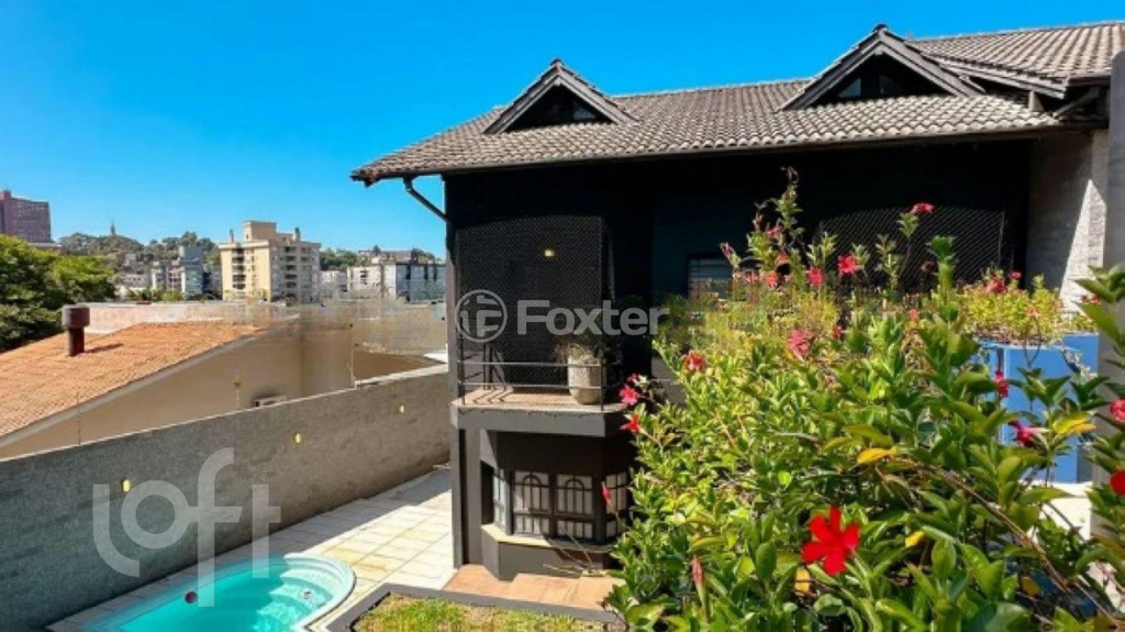 Casa à venda com 4 quartos, 236m² - Foto 3