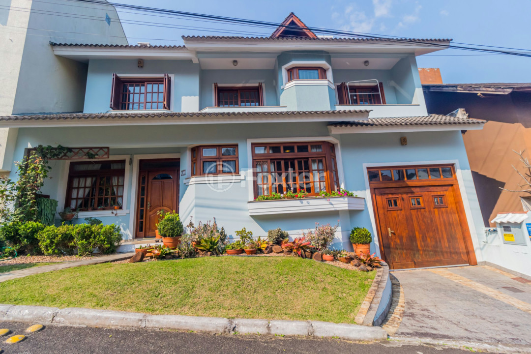 Casa de Condomínio à venda com 4 quartos, 252m² - Foto 1