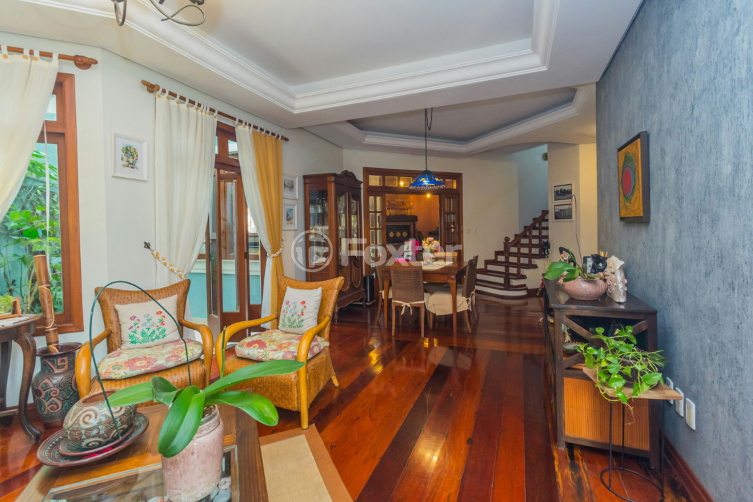 Casa de Condomínio à venda com 4 quartos, 252m² - Foto 2