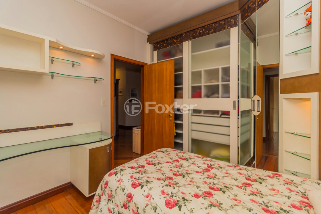 Casa de Condomínio à venda com 4 quartos, 252m² - Foto 31