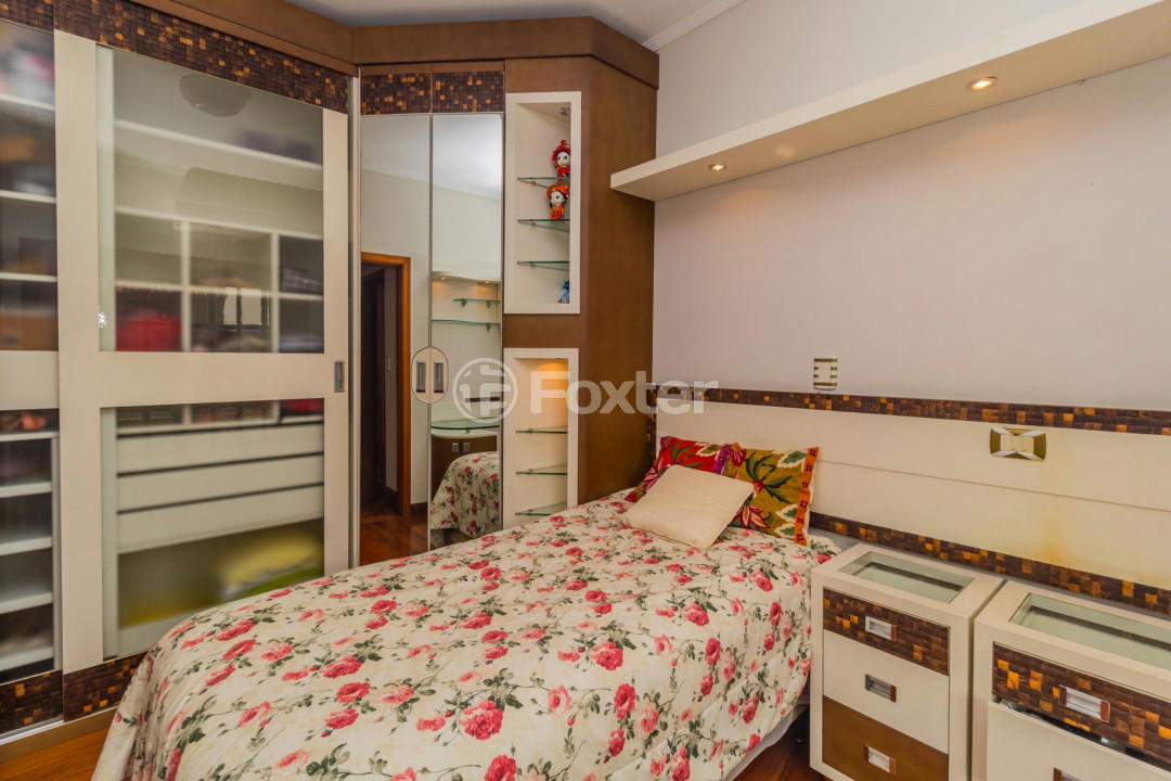 Casa de Condomínio à venda com 4 quartos, 252m² - Foto 32