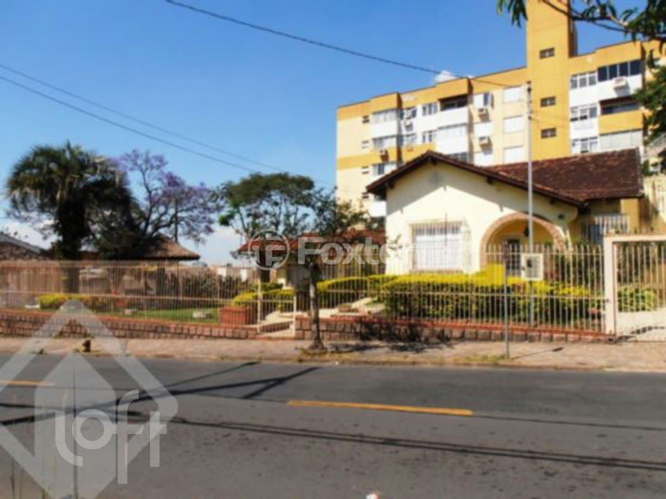 Casa à venda com 4 quartos, 200m² - Foto 1