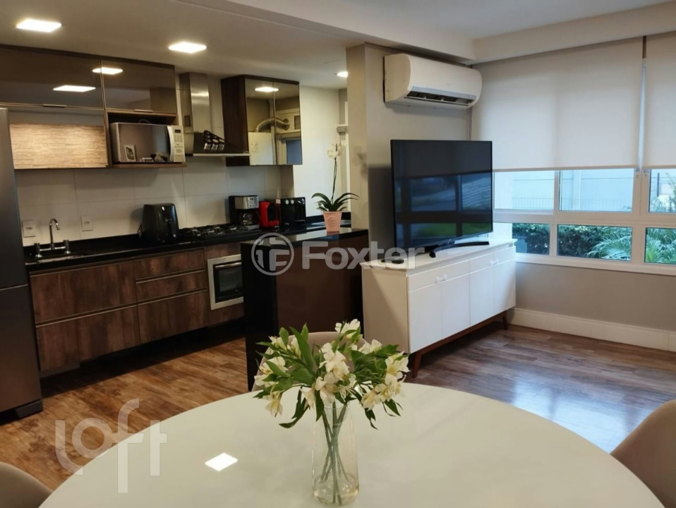 Apartamento à venda com 2 quartos, 70m² - Foto 2