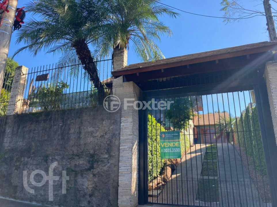 Casa à venda com 6 quartos, 209m² - Foto 1