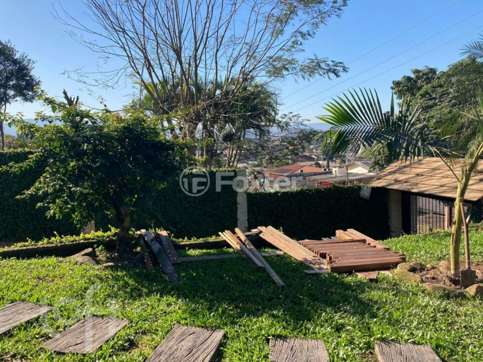 Casa à venda com 6 quartos, 209m² - Foto 2