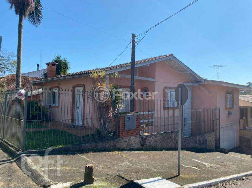 Casa à venda com 3 quartos, 250m² - Foto 1