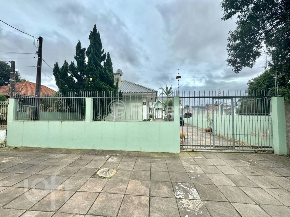 Casa à venda com 3 quartos, 136m² - Foto 2