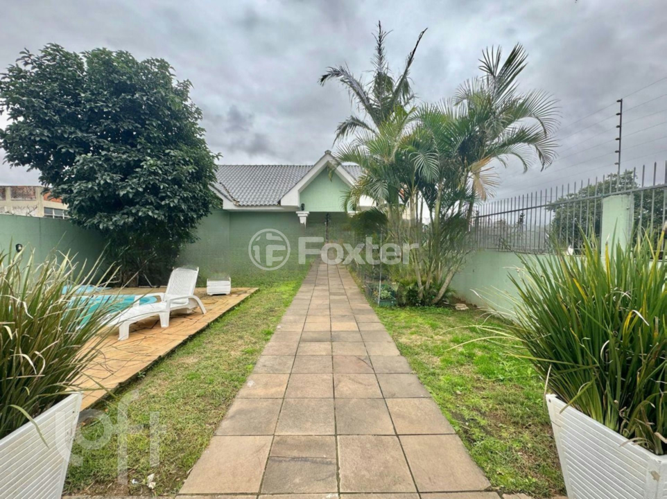 Casa à venda com 3 quartos, 136m² - Foto 1