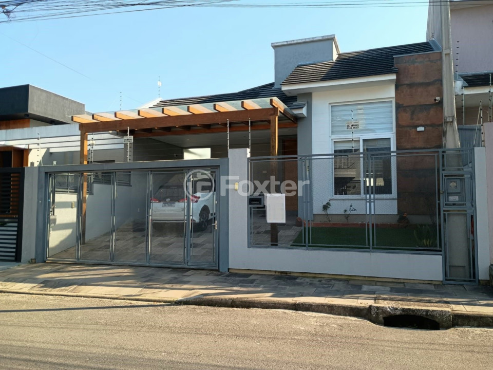 Casa à venda com 3 quartos, 121m² - Foto 1