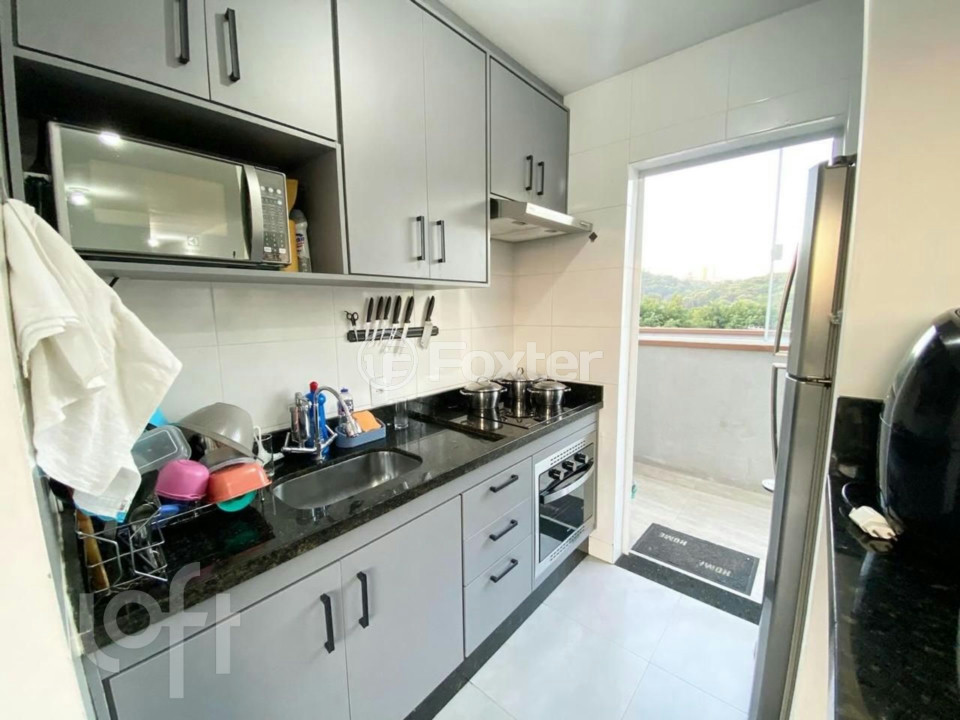 Apartamento à venda com 2 quartos, 72m² - Foto 4