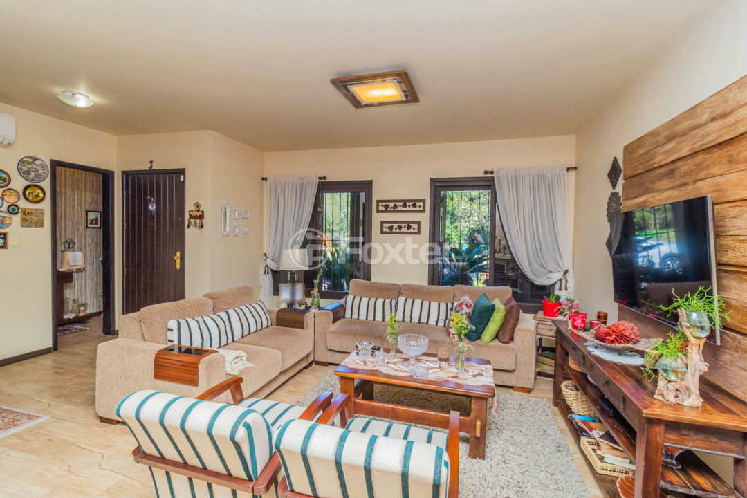 Casa à venda com 3 quartos, 280m² - Foto 2