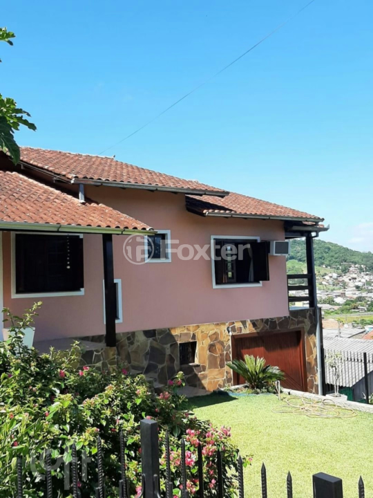 Casa à venda com 4 quartos, 226m² - Foto 2