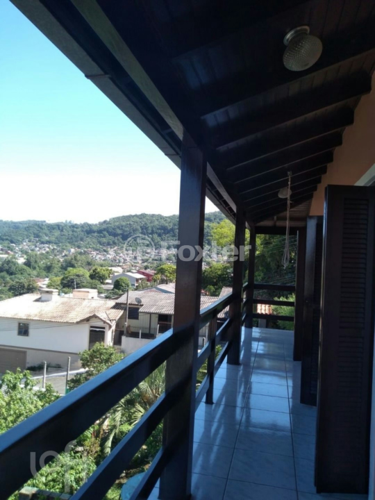 Casa à venda com 4 quartos, 226m² - Foto 11