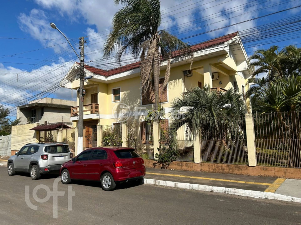 Casa à venda com 3 quartos, 274m² - Foto 1