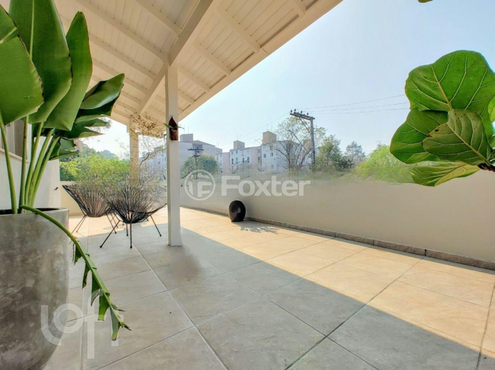 Casa à venda com 3 quartos, 367m² - Foto 4