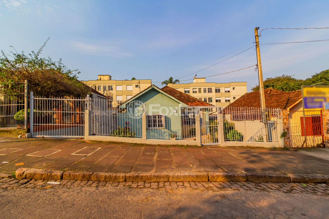Casa à venda com 3 quartos, 123m² - Foto 1