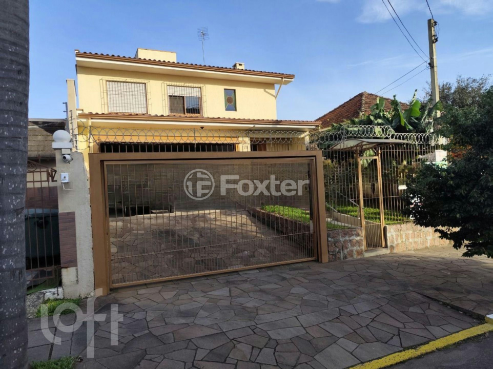 Casa à venda com 3 quartos, 220m² - Foto 1