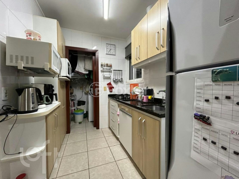 Apartamento à venda com 2 quartos, 64m² - Foto 2
