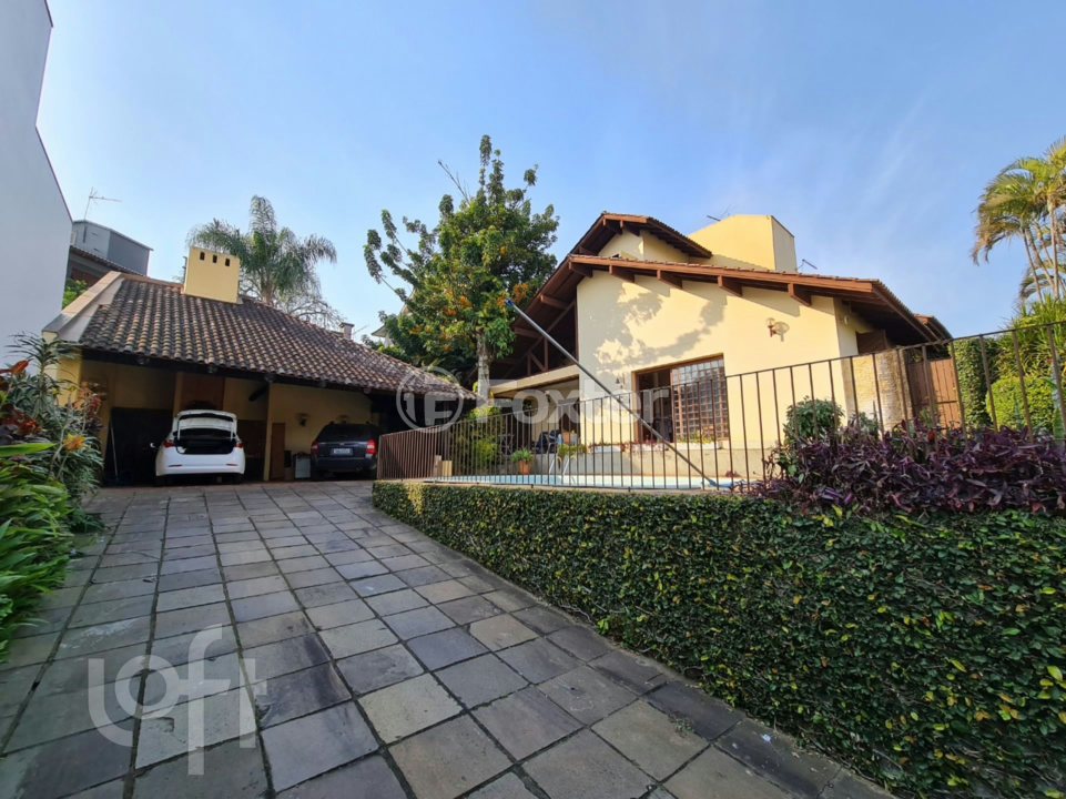 Casa à venda com 3 quartos, 246m² - Foto 2