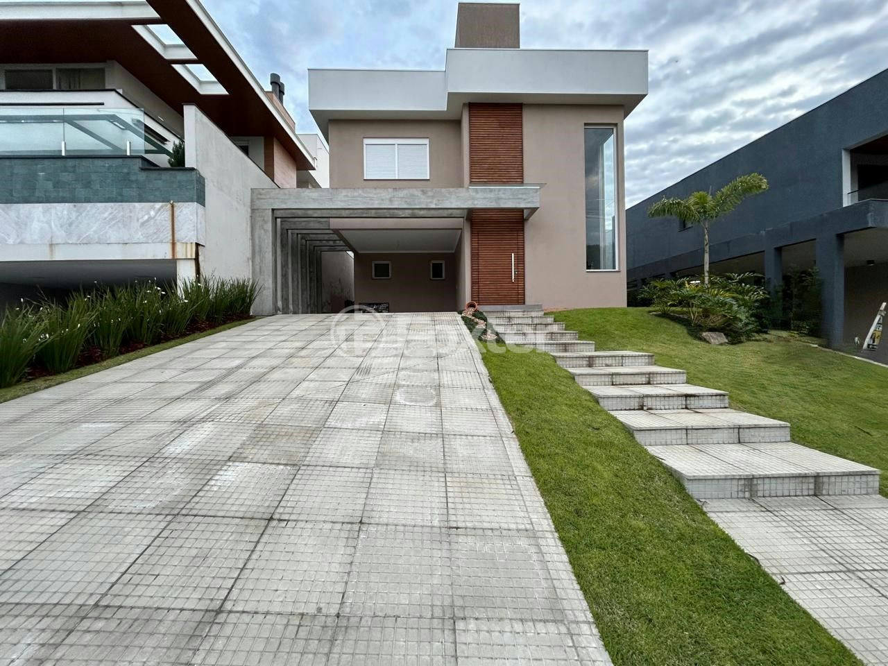 Casa de Condomínio à venda com 3 quartos, 399m² - Foto 1
