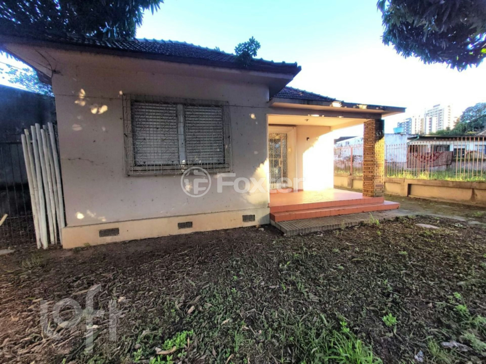 Casa à venda com 3 quartos, 176m² - Foto 1