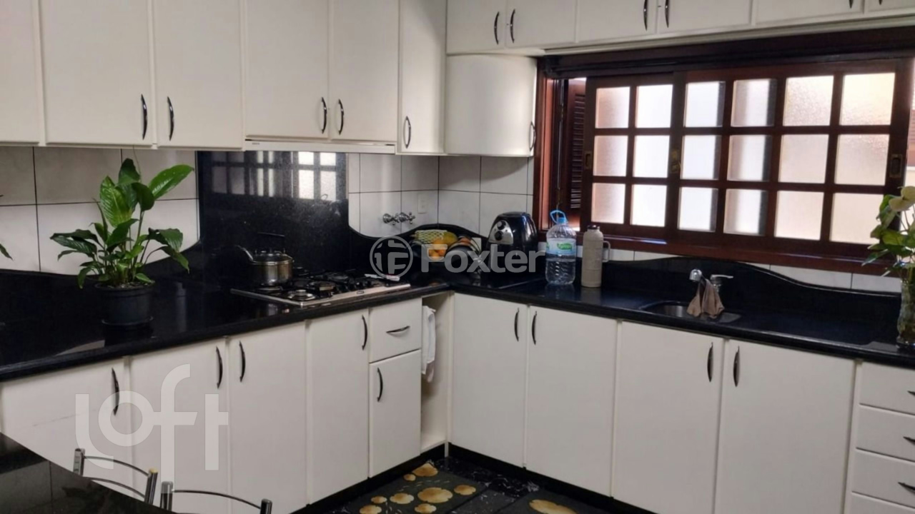 Casa à venda com 3 quartos, 242m² - Foto 16